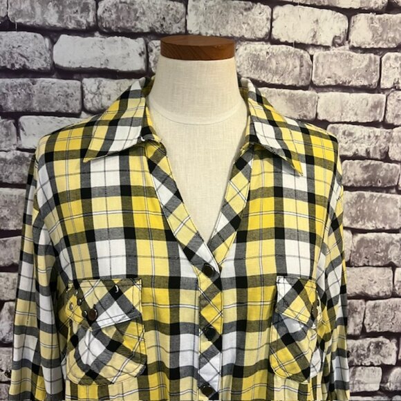 Cato NWT V-Neck Button Down Plaid Blouse Size 22/24 - Picture 2 of 10